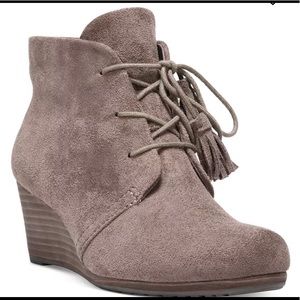 Cute booties! Only wore once. Super comfy I just need 1/2 size bigger.